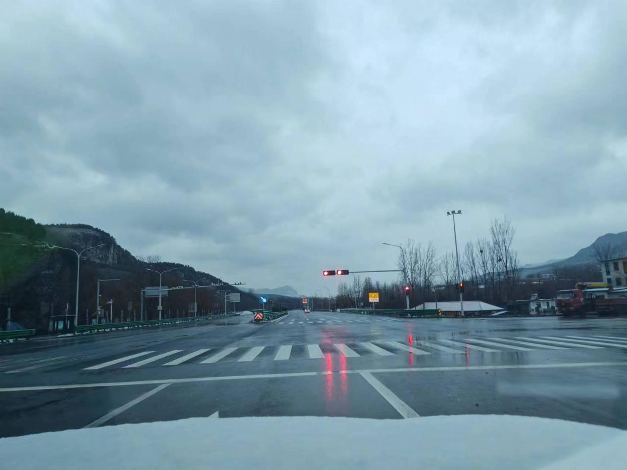 S103濟棗線市中紅符路口南至濟南泰安界段旅游公路項目信號燈、電警、監(jiān)控施工